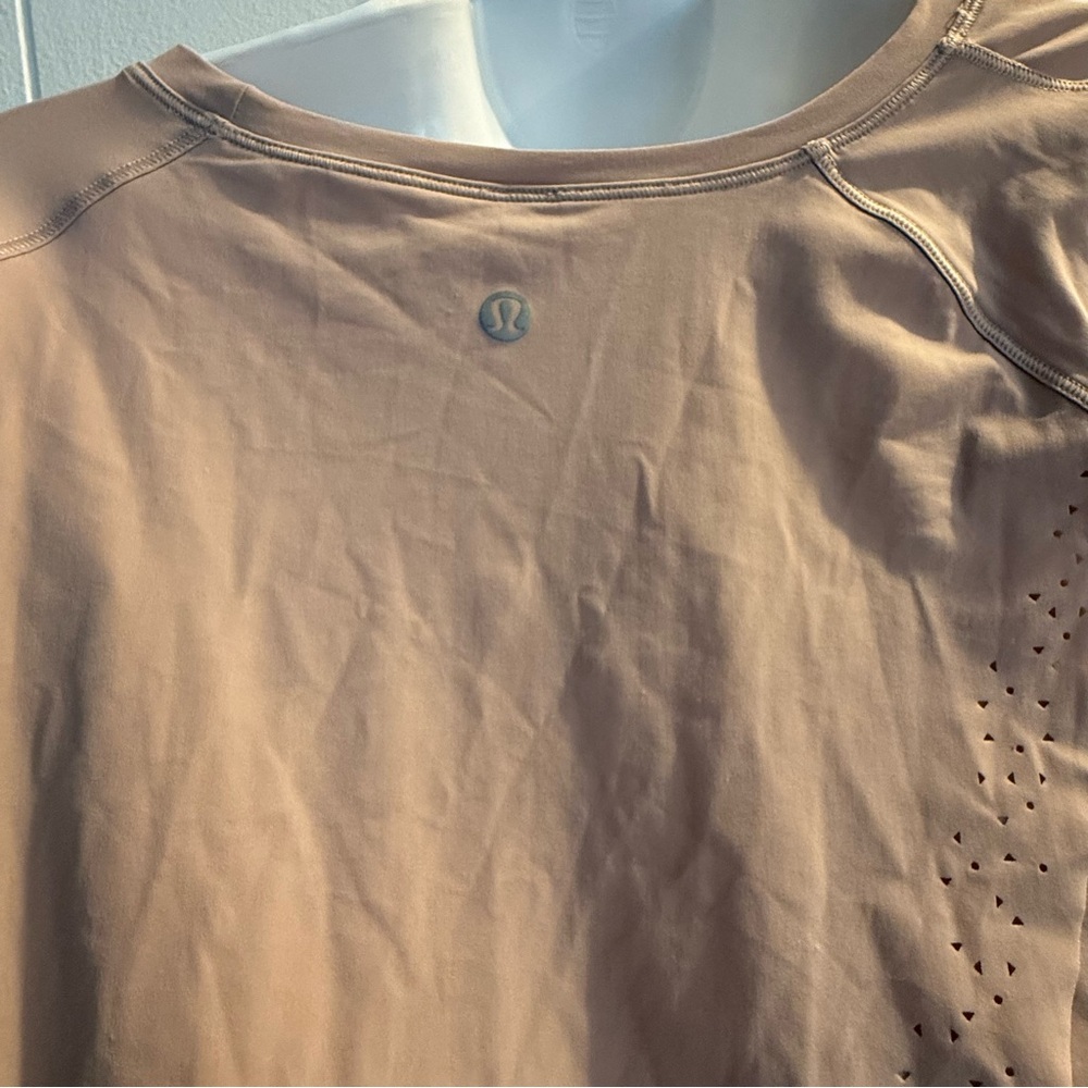 lululemon women’s tan asymmetrical lazer cutout top nwot size 10 - Picture 4 of 5